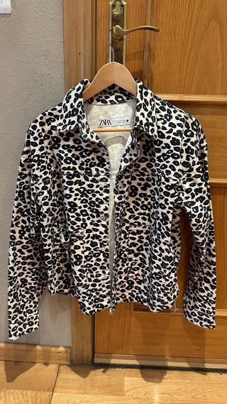 Abrigo Zara Animal Print Talla XS