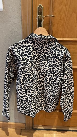 Abrigo Zara Animal Print Talla XS