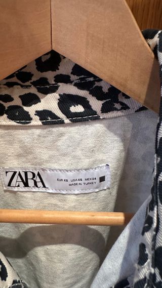 Abrigo Zara Animal Print Talla XS