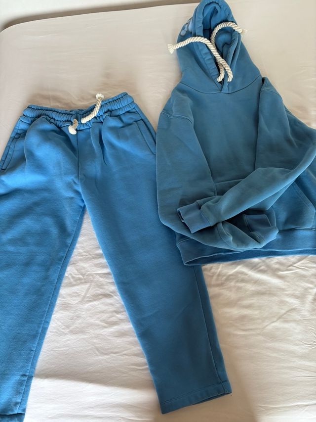 Sudadera con capucha azul