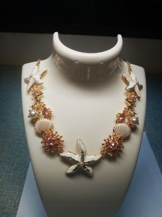 Gargantilla estilo marino con perlas y estrellas