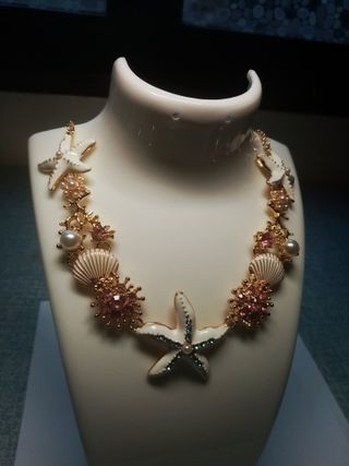 Gargantilla estilo marino con perlas y estrellas