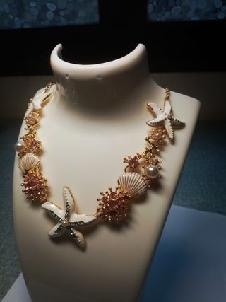Gargantilla estilo marino con perlas y estrellas