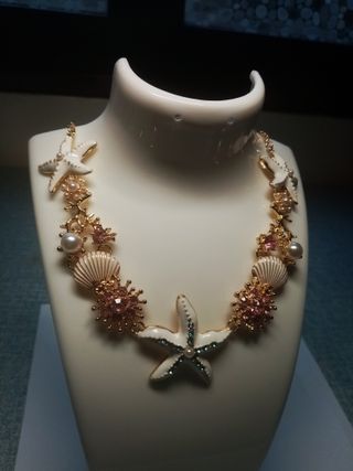 Gargantilla estilo marino con perlas y estrellas