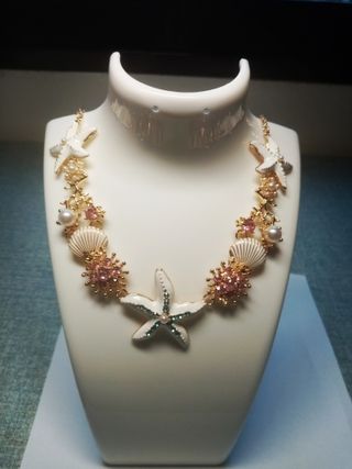 Gargantilla estilo marino con perlas y estrellas