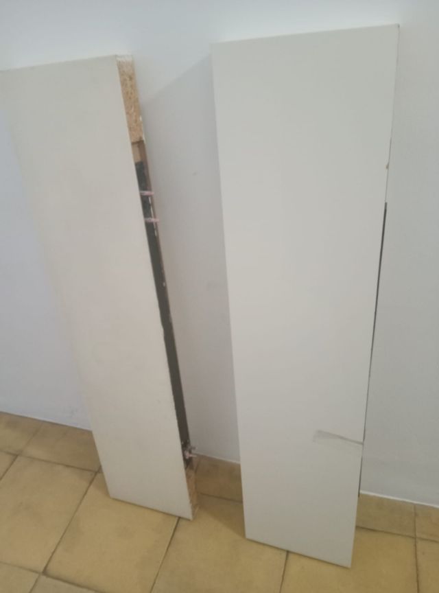 Estantería de pared blanca