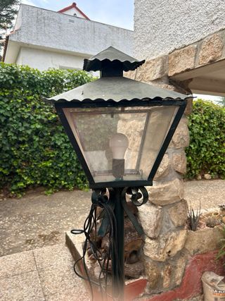 Farola exterior de forja verde