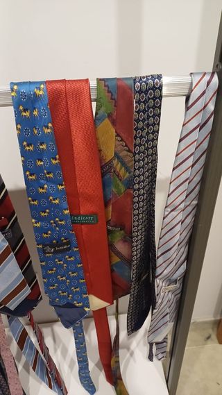 Corbatas Massimo Dutti y otras marcas