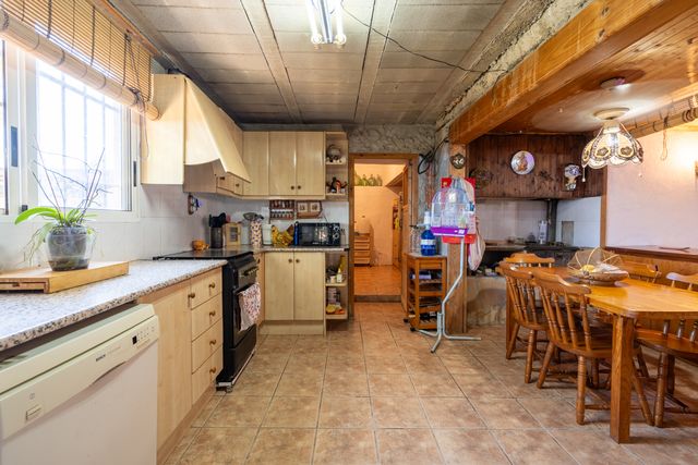 Gran casa lista para entrar a vivir con almacenes