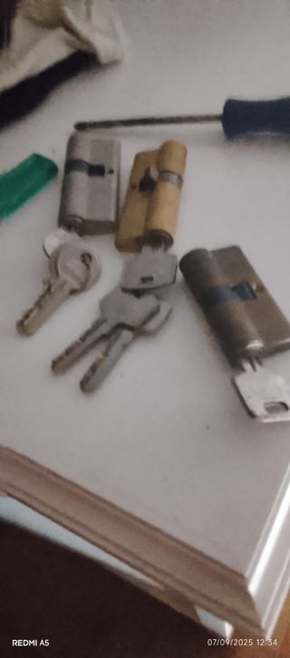 Cerraduras y llaves varias
