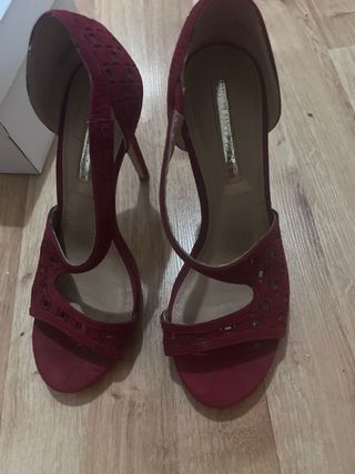 Zapatos de tacón burdeos