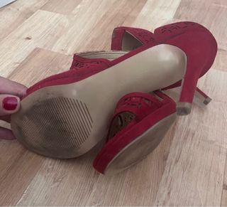 Zapatos de tacón burdeos