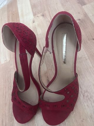 Zapatos de tacón burdeos