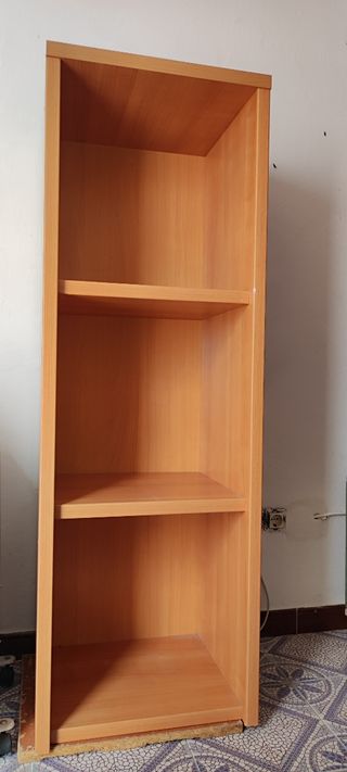 Estantería de madera