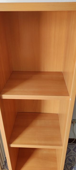 Estantería de madera