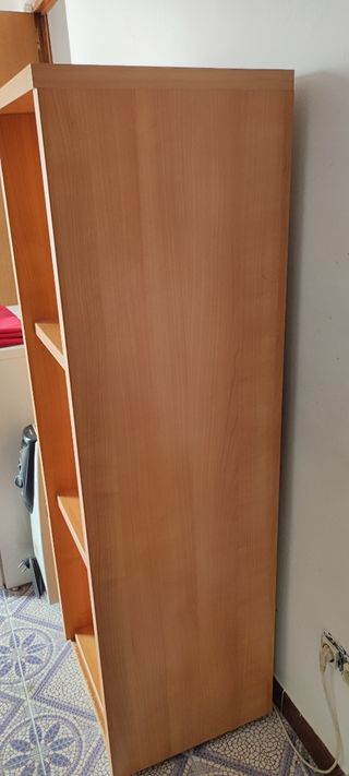 Estantería de madera