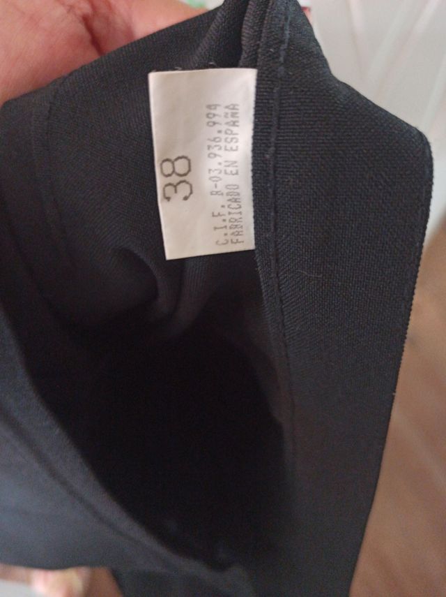 Pantalón de vestir negro con pinzas