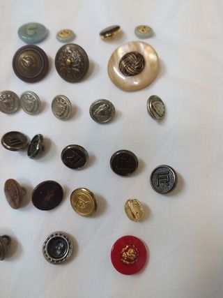 Bottoni vintage vari con logo 