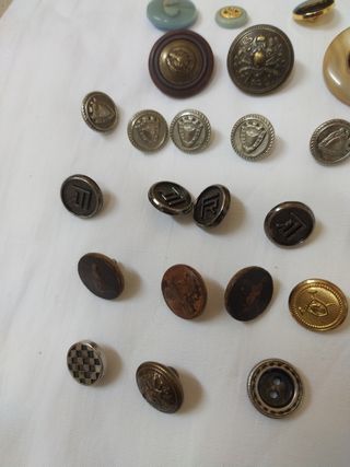 Bottoni vintage vari con logo 