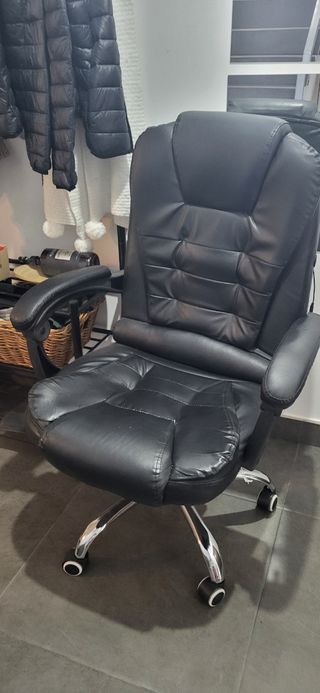 Silla de oficina ergonómica negra