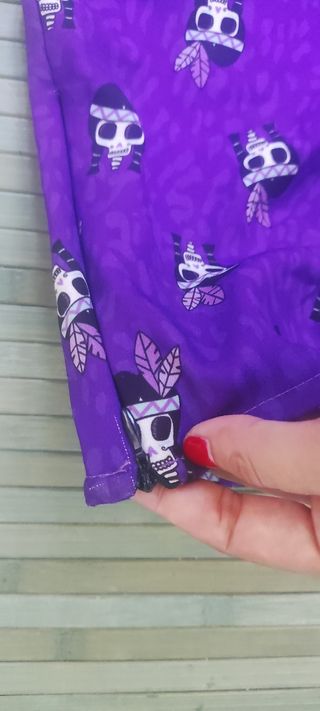 Falda  "Aire retro"
Estampada Calaveras Morada