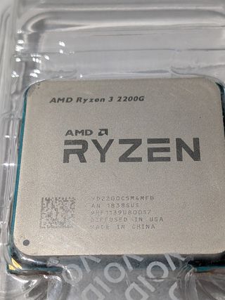 Procesador Ryzen 3 2200G + Disipador