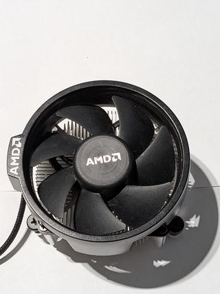 Procesador Ryzen 3 2200G + Disipador