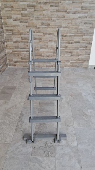 Escalera piscina 91-107 cm