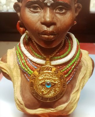 Collar Ojo de Horus Antiguo Egipto Dorado
