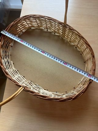 Cesta de mimbre ovalada con asa