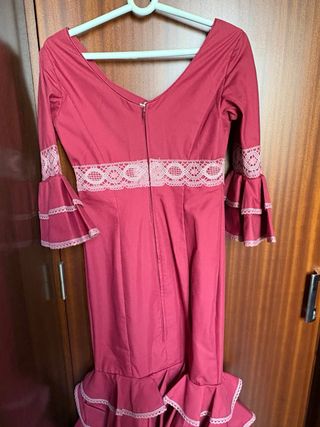 Traje de flamenca rosa con volantes