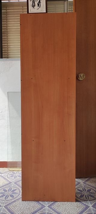 Estantería rinconera de madera