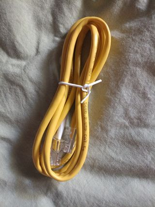 Cavo di rete Ethernet giallo