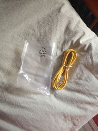 Cavo di rete Ethernet giallo