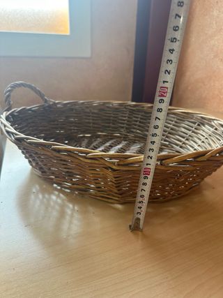 Cesta de mimbre ovalada con asas