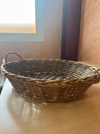 Cesta de mimbre ovalada con asas