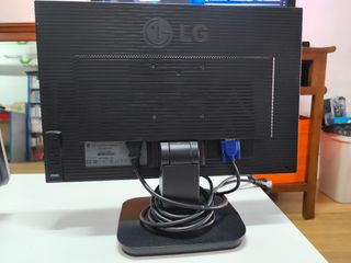Monitores LG Antiguos Plata y Negro