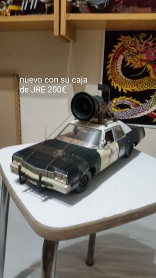 Coche a escala 1/18