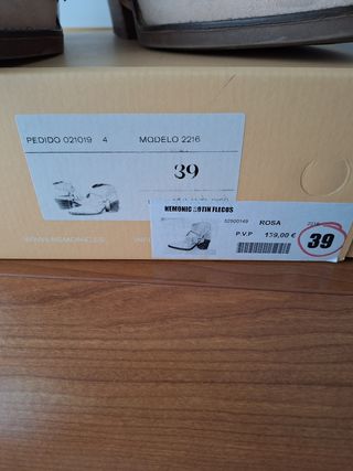 Botines ante rosa con aplique extraíble