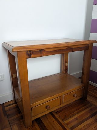 Mesa auxiliar rústica de madera