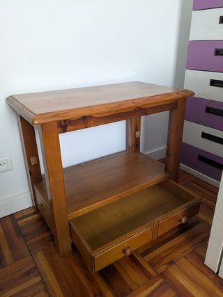 Mesa auxiliar rústica de madera