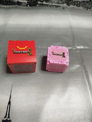 Figura cubo Minecraft rosa