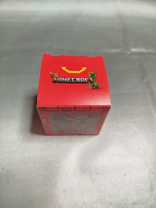 Figura cubo Minecraft rosa