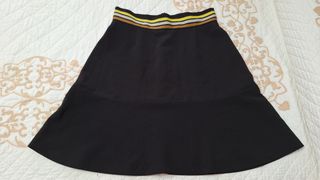 Minifalda negra con detalles multicolor
