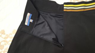 Minifalda negra con detalles multicolor
