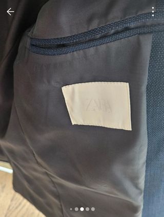 Chaqueta azul y camisa para eventos