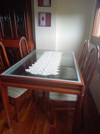 Mesa comedor cristal y 4 sillas madera