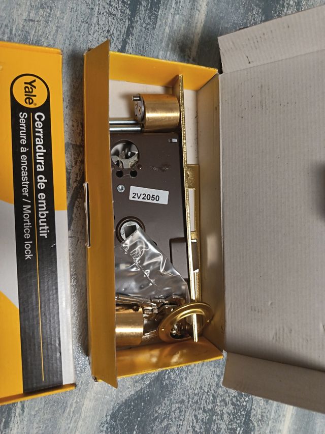 2 Cerraduras de  Embutir Yale