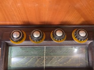 Radio antigua de madera