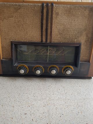 Radio antigua de madera